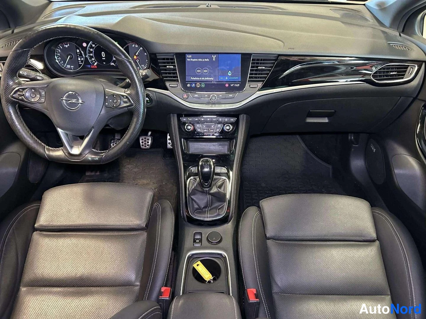 Etuviisto, nokka vasemmalle: Opel Astra - Detail Image 9