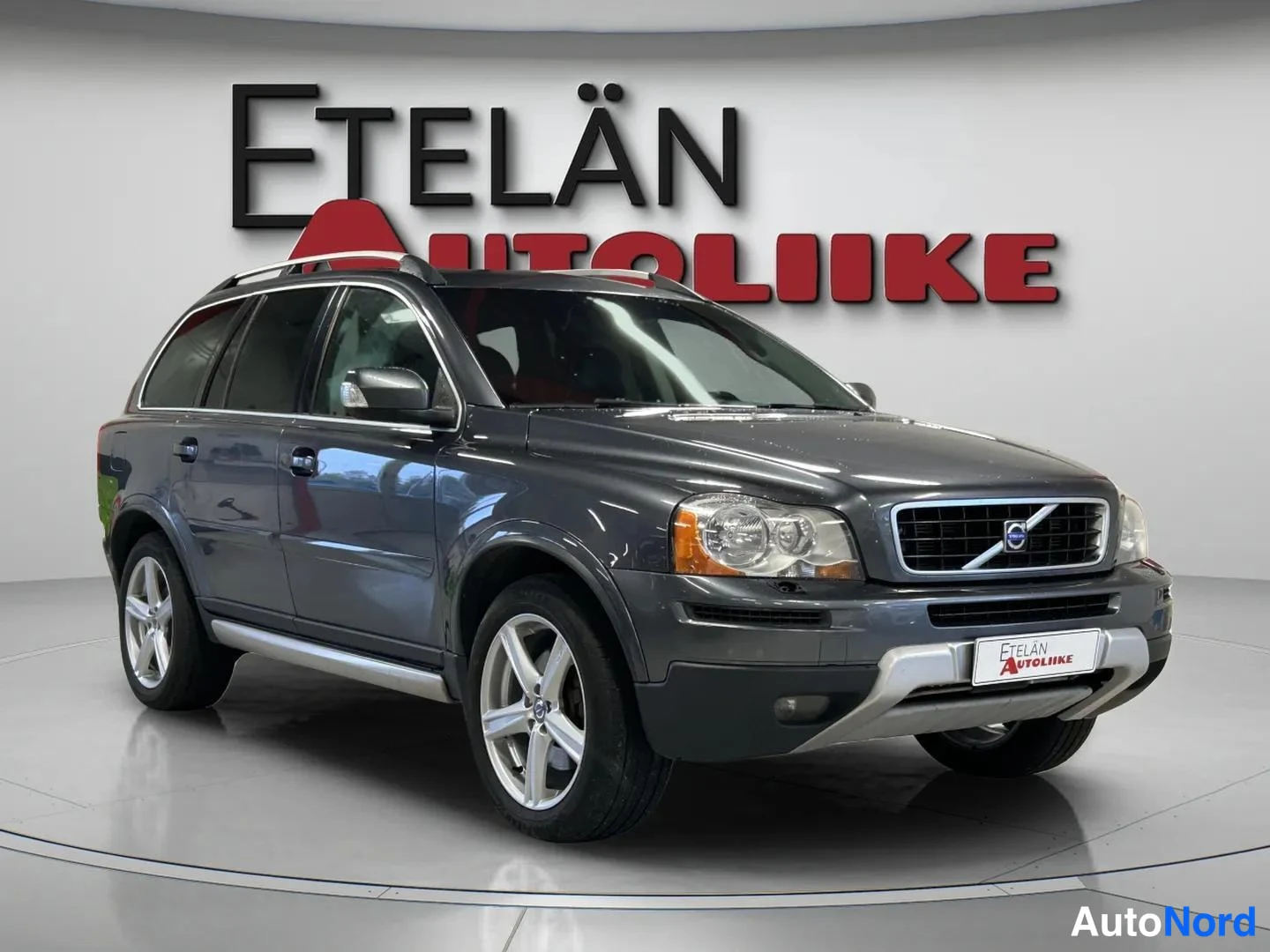 Grey Volvo XC90 2007, front three-quarter, nose to the right, photo 2
