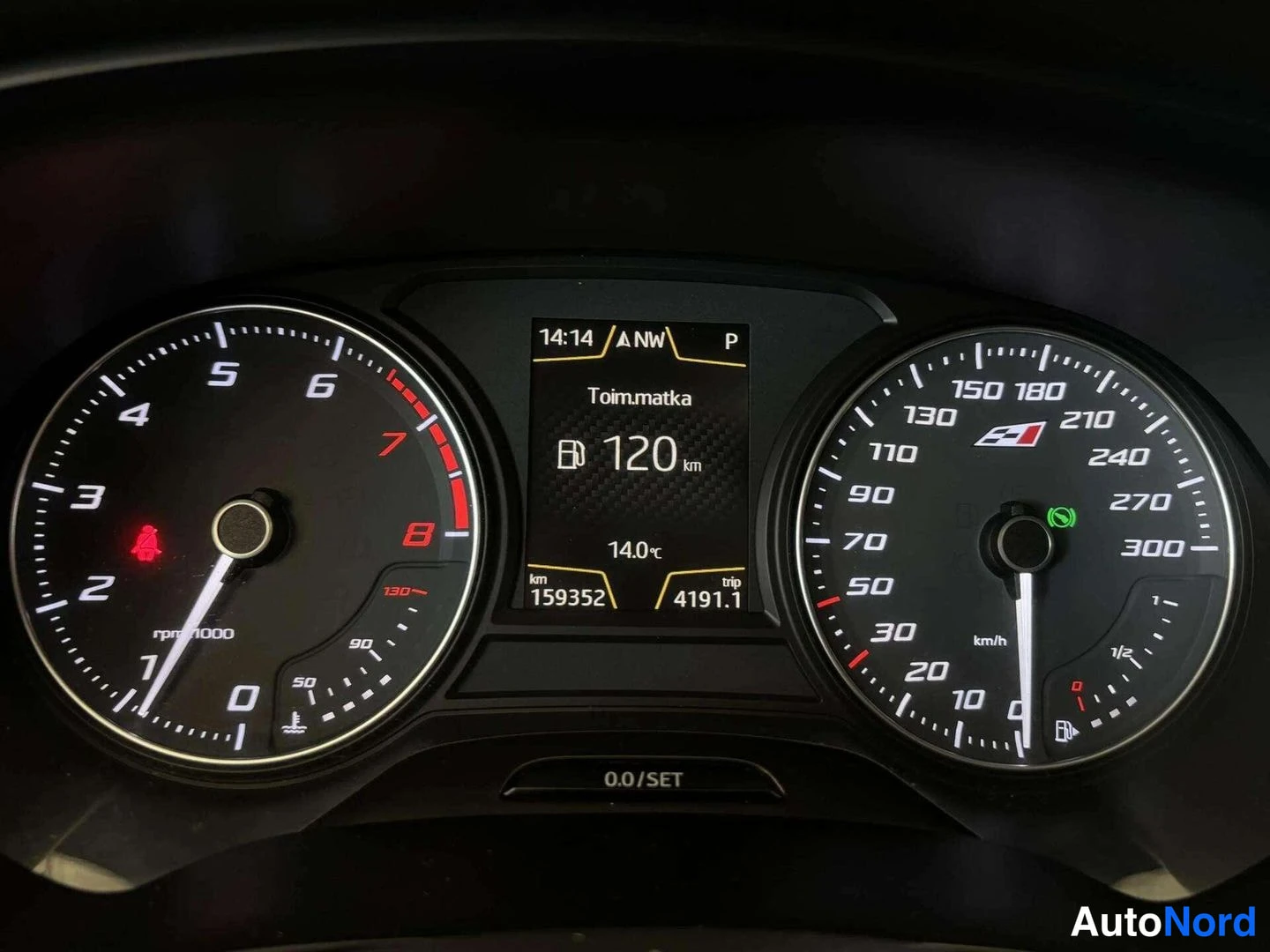 Ohjaamo: Instrument cluster view. The digital display shows odometer reading 'km 159352'. Gauges include a tachometer (left) and speedometer (right). Time '14:14' is dis