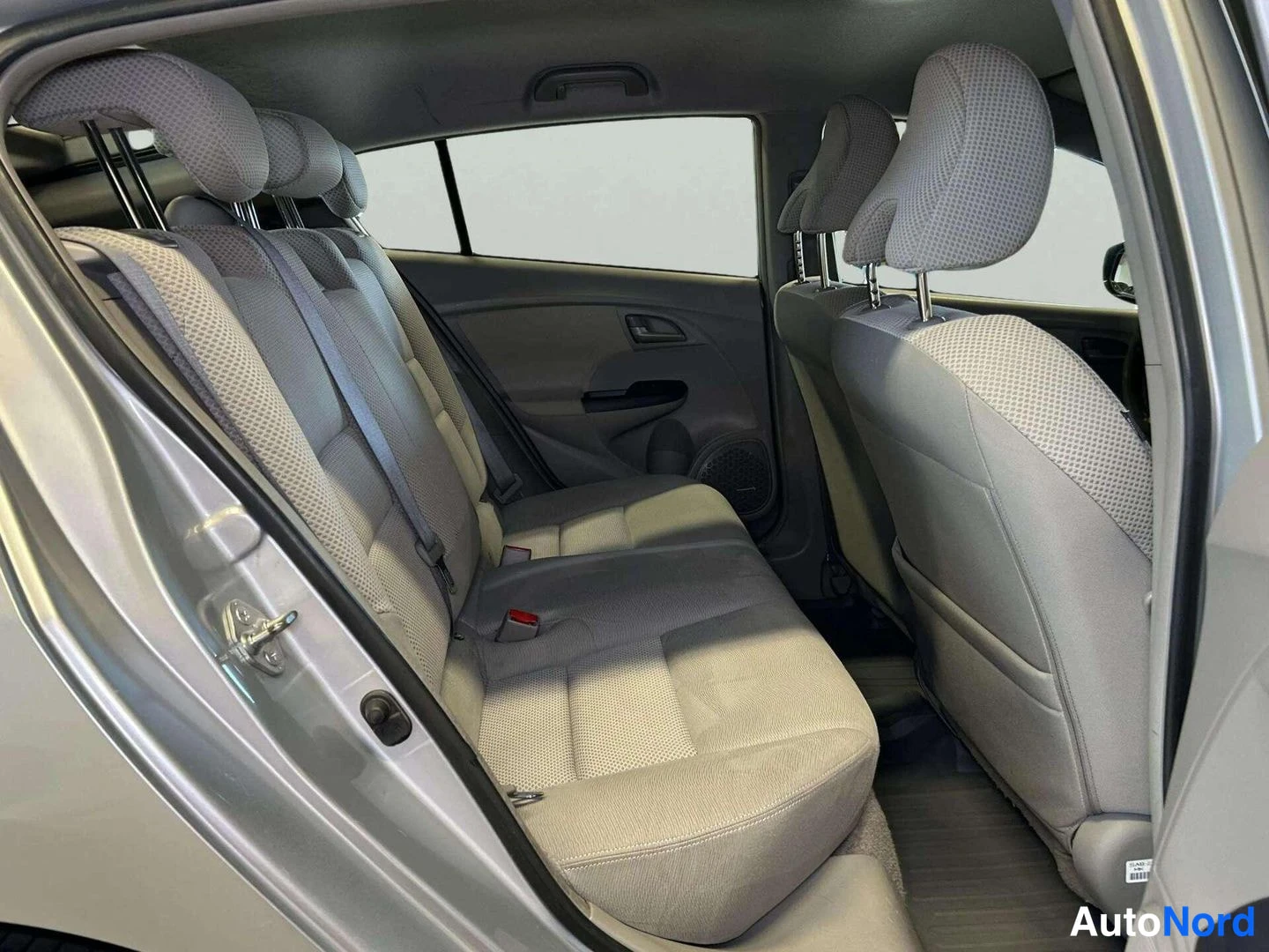 Harmaa Honda Insight 2010, kuva 16