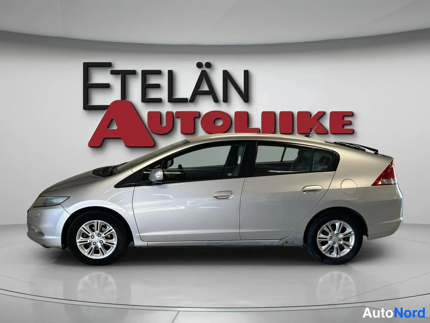 Harmaa Honda Insight 2010, sivulta, kuva 5