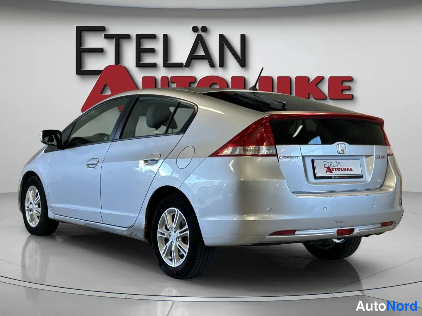 Harmaa Honda Insight 2010, takaviisto, kuva 6
