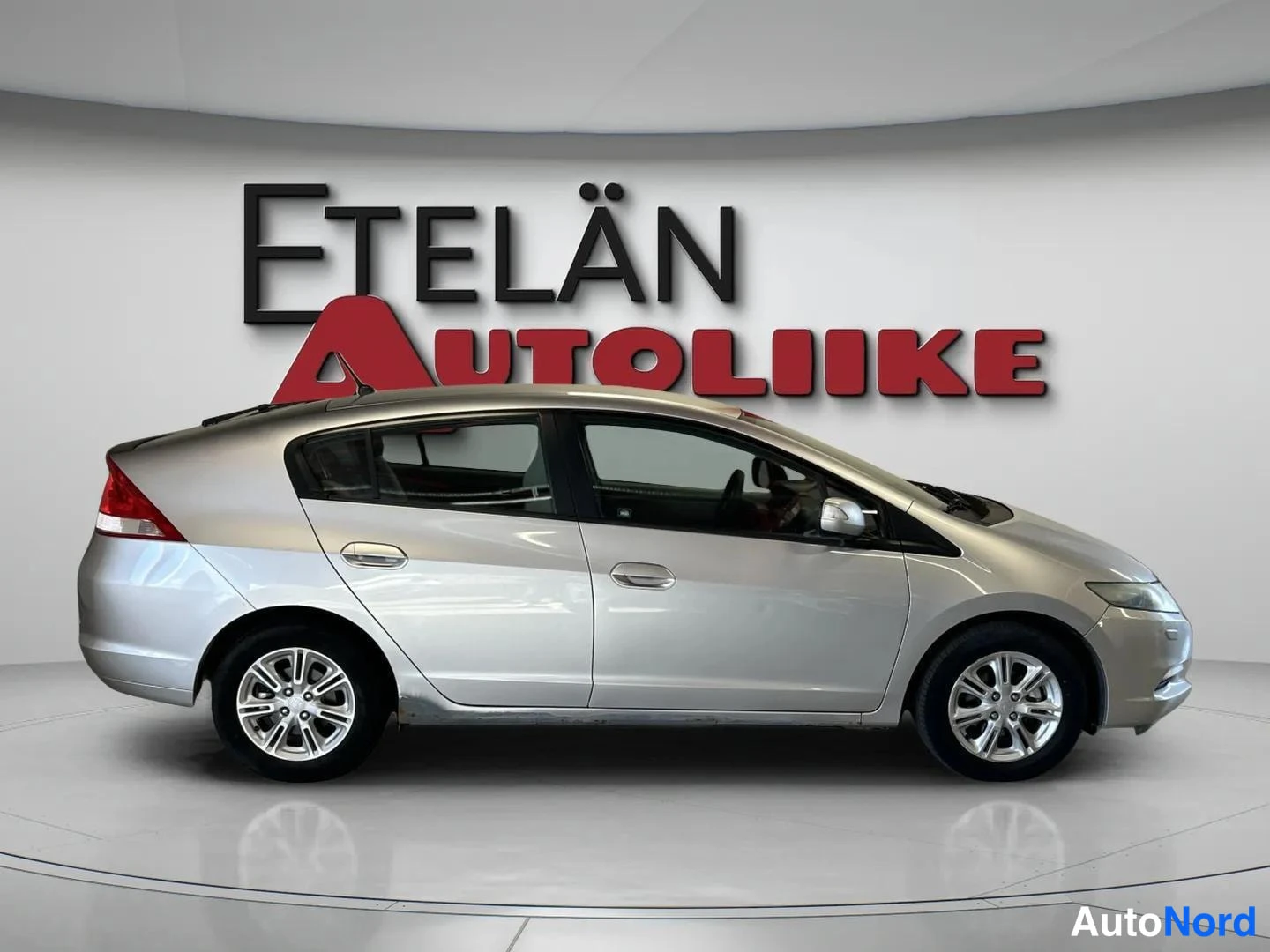 Harmaa Honda Insight 2010, sivulta, kuva 4