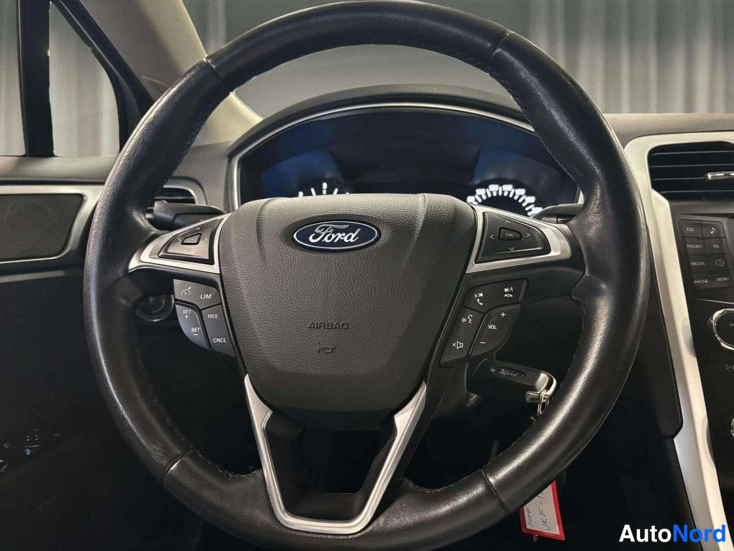 Harmaa Ford Mondeo 2017, yksityiskohta, kuva 20