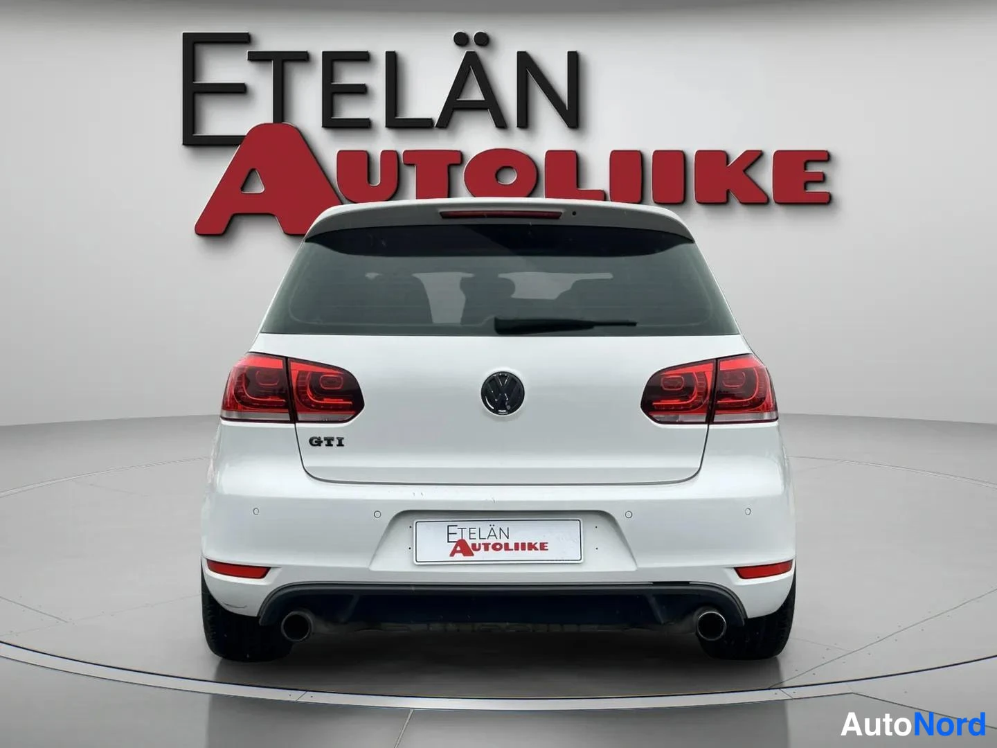 Valkoinen Volkswagen Golf 2010, takaa, kuva 8