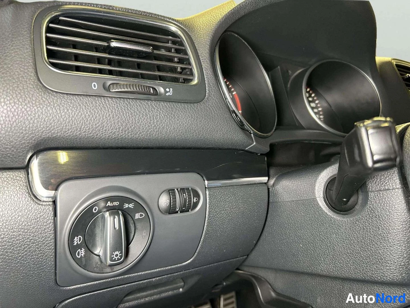 Valkoinen Volkswagen Golf 2010, kuva 17