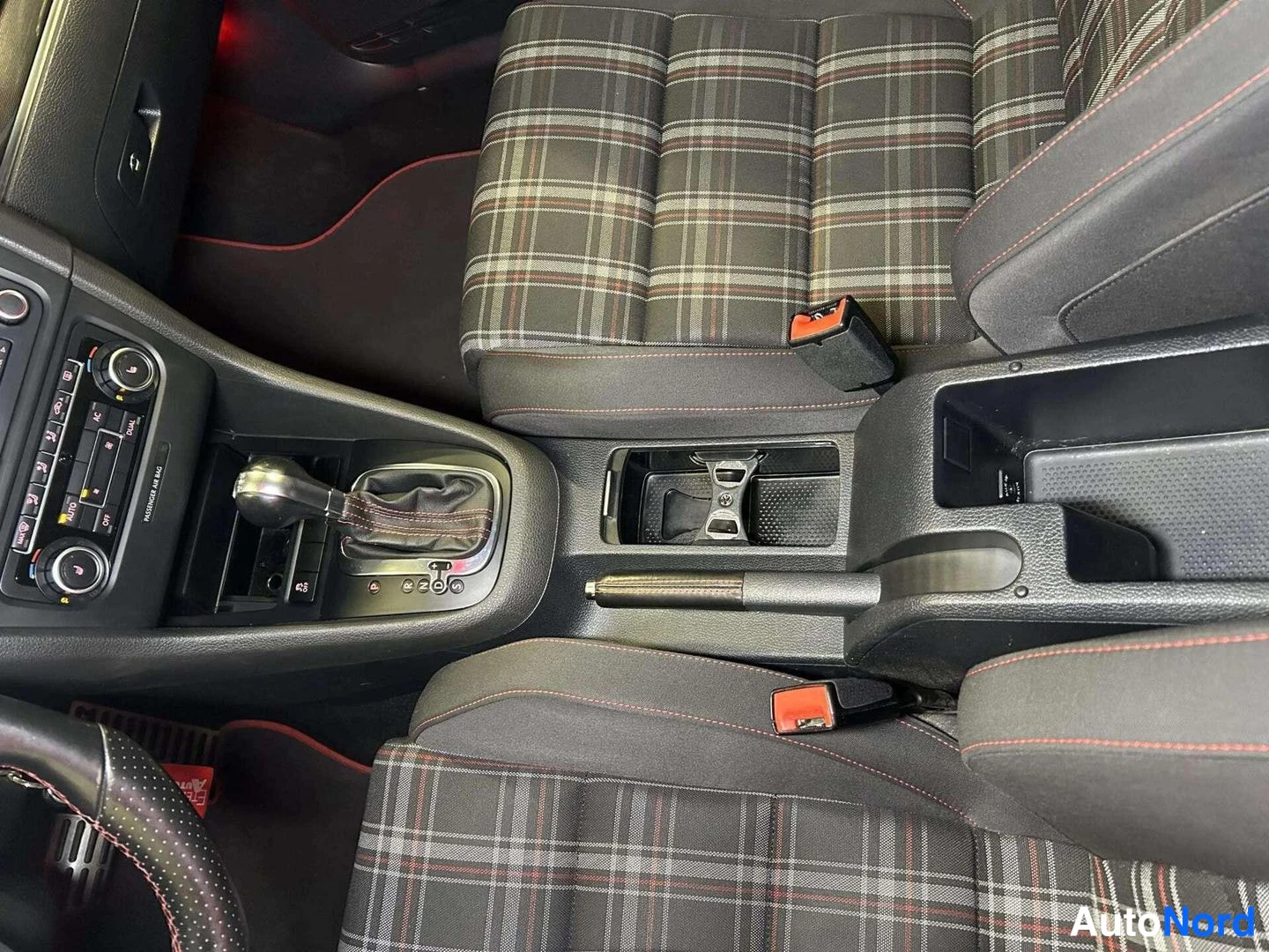 Valkoinen Volkswagen Golf 2010, kuva 22