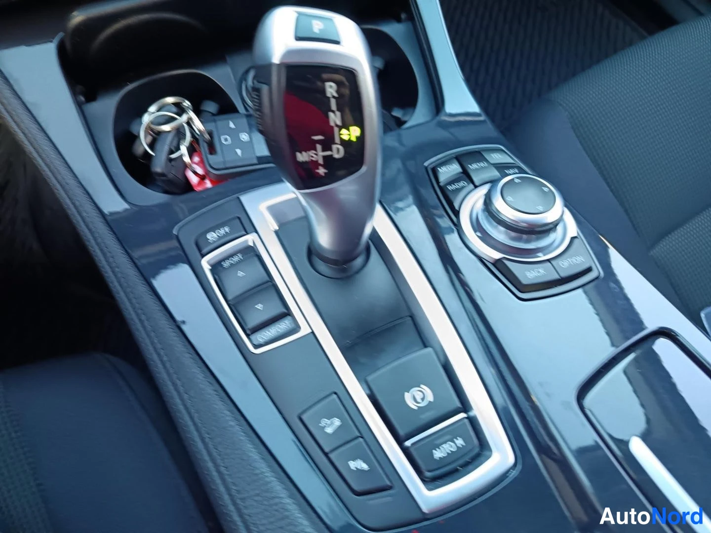 Harmaa BMW 520 2014, yksityiskohta, kuva 11