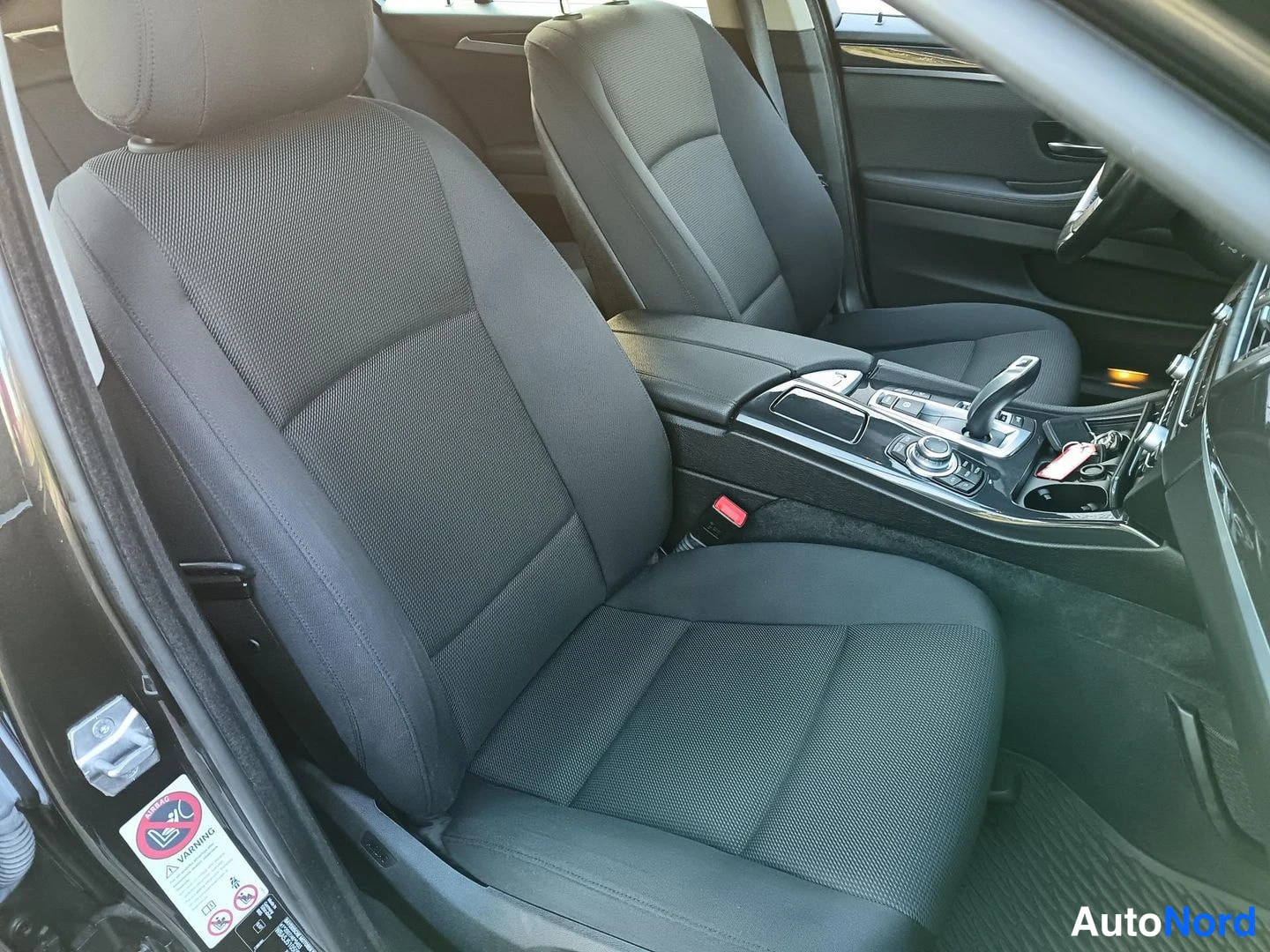 Harmaa BMW 520 2014, kuva 22
