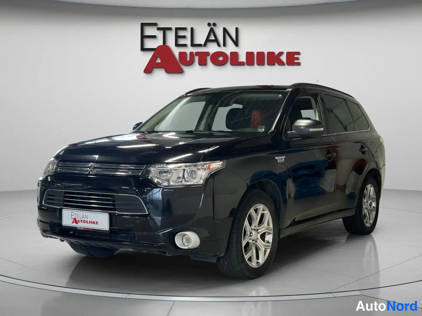 Mitsubishi Outlander PHEV 2013