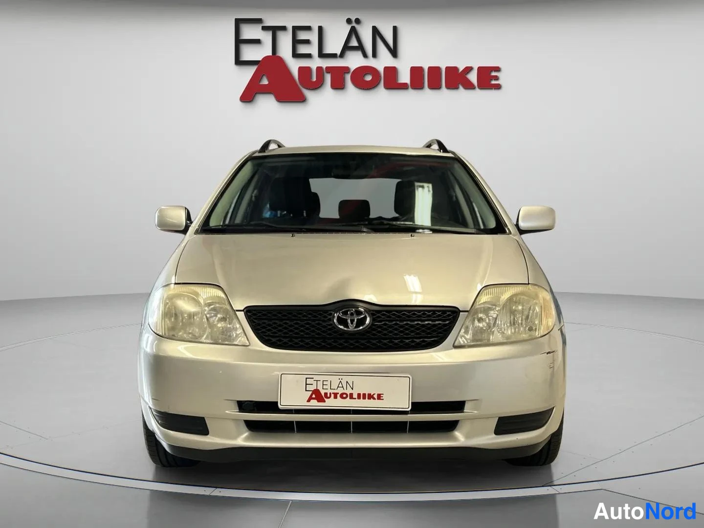 Hopea Toyota Corolla 2003, edestä, kuva 4