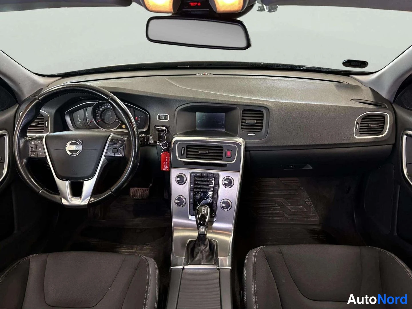 Valkoinen Volvo V60 2014, kuva 12