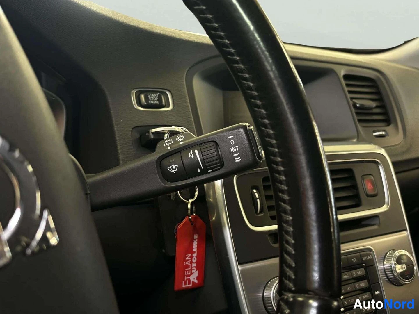 Valkoinen Volvo V60 2014, kuva 13