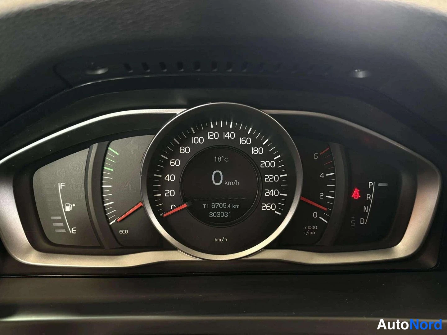 Valkoinen Volvo V60 2014, kuva 14