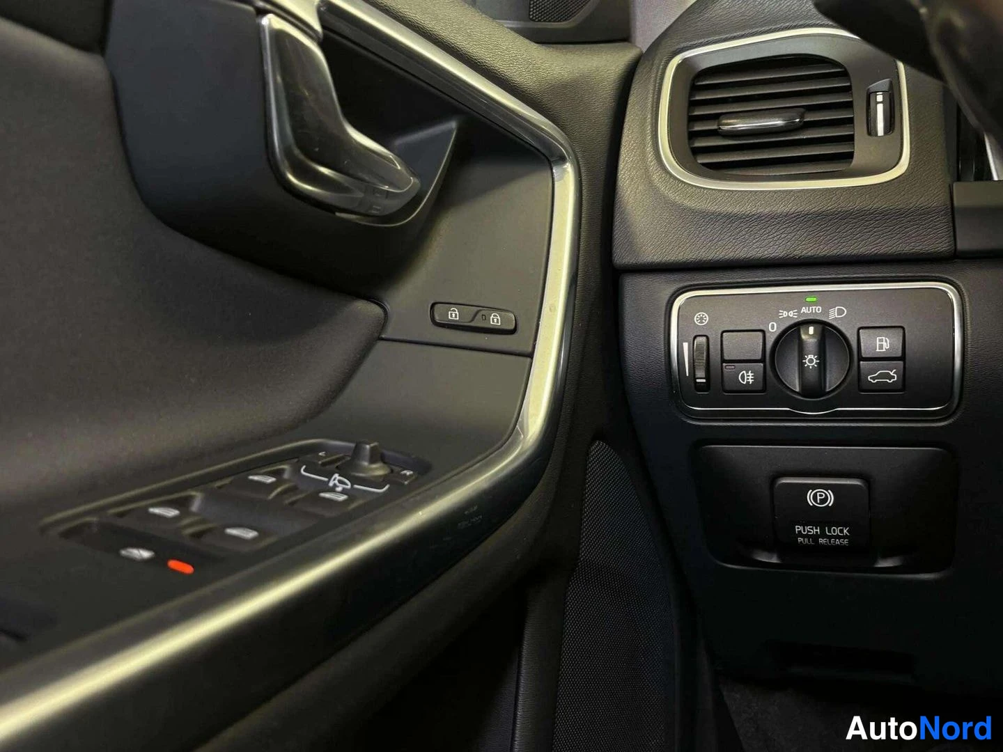 Valkoinen Volvo V60 2014, kuva 15