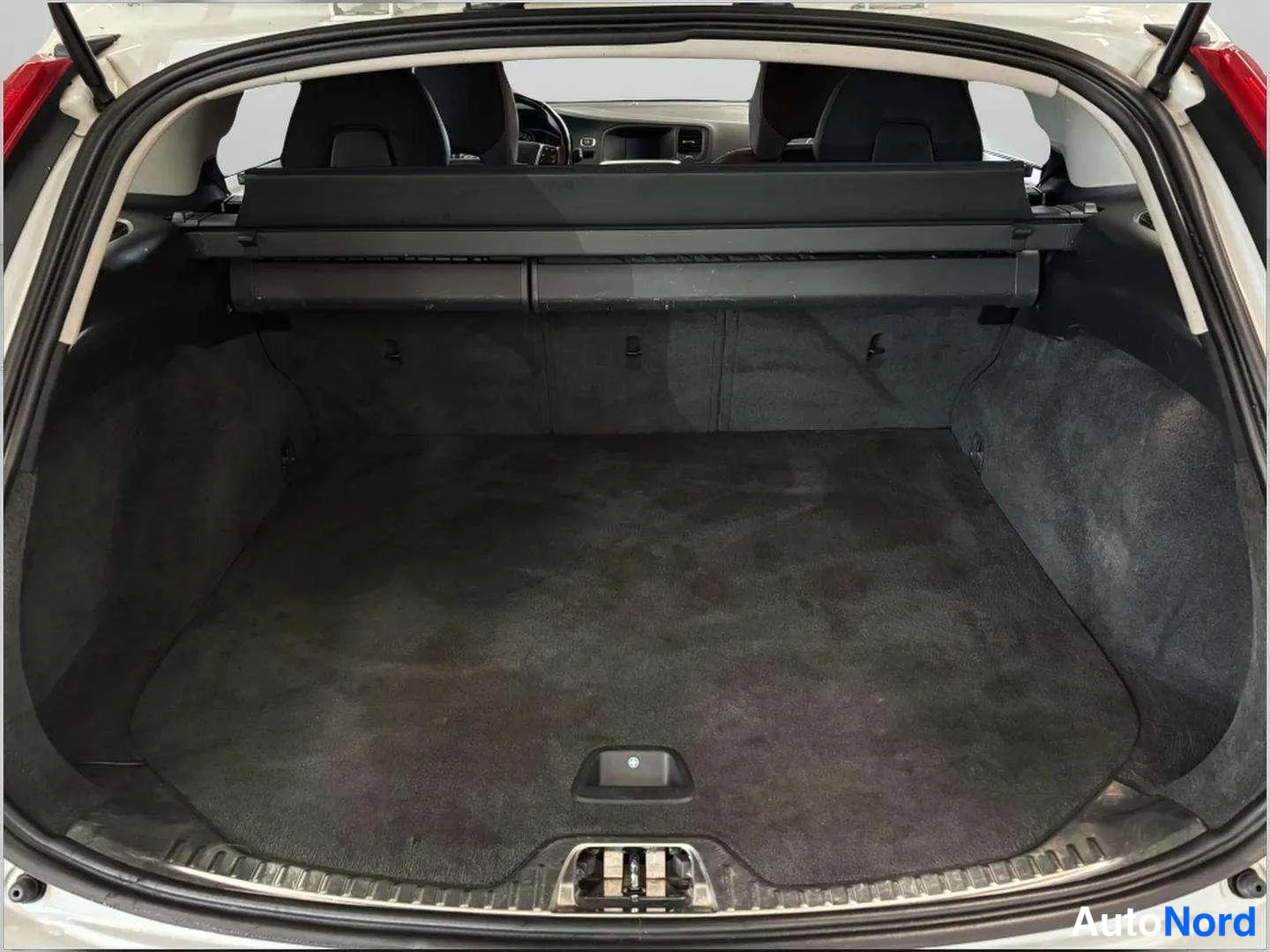 Valkoinen Volvo V60 2014, kuva 18