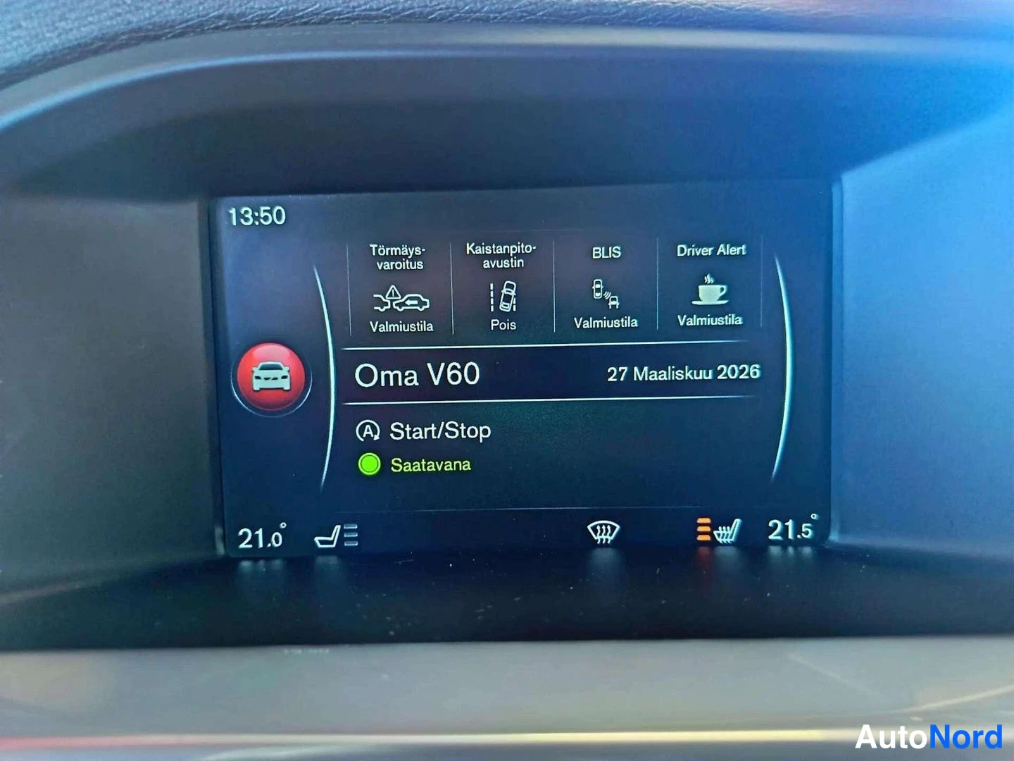 Muu: Kojelaudan näyttö näyttää turva-avustinten tilat (Törmäysvaroitus, Kaistanpitoavustin, BLIS, Driver Alert) sekä Oma V60, Start/Stop Saatavana ja päiväys 27 Maal