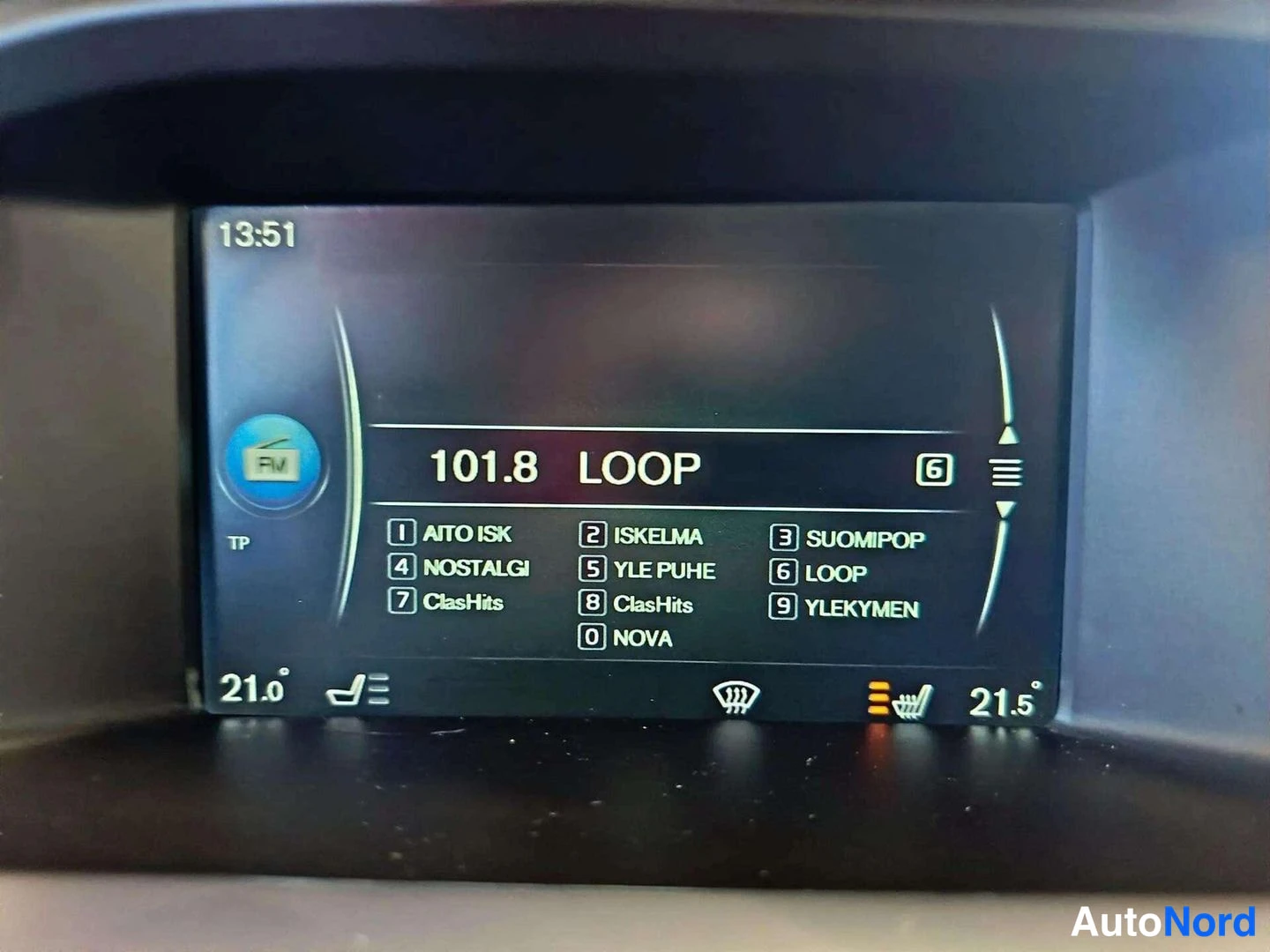 Muu: Radion näyttö kanavalla 101.8 LOOP ja esiasetettujen kanavien lista (Aito Isk, Iskelma, Suomipop, Nostalgi, Yle Puhe, Loop, ClasHits, ClasHits, Ylekymen, Nova).
