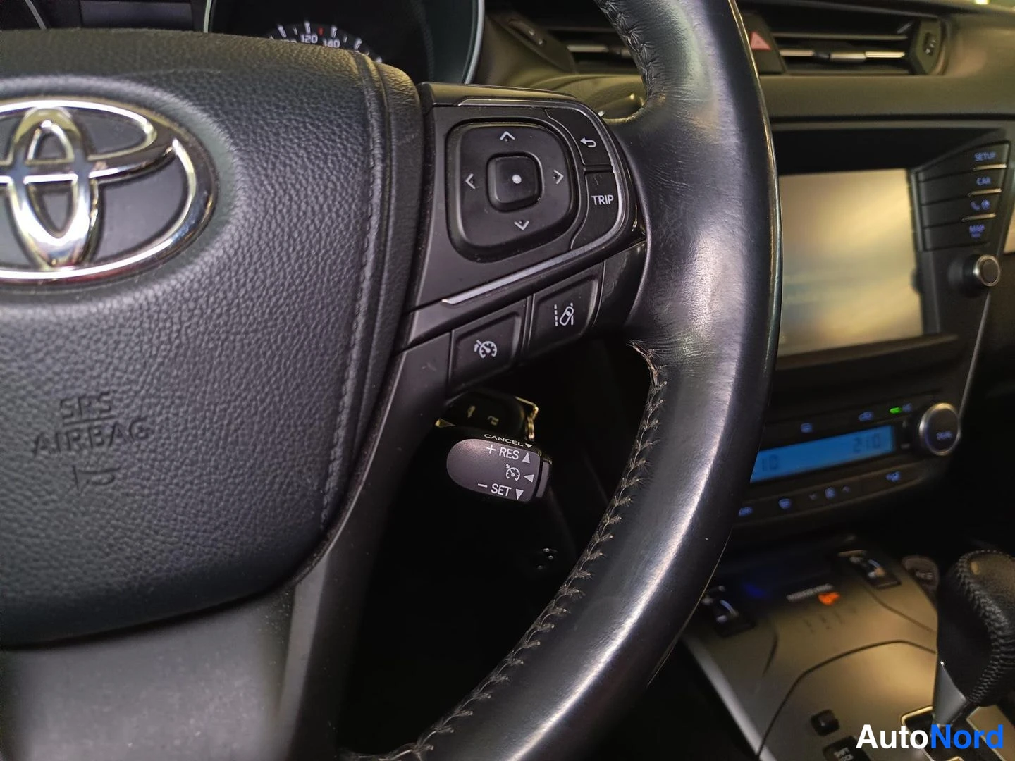 Harmaa Toyota Avensis 2016, yksityiskohta, kuva 15
