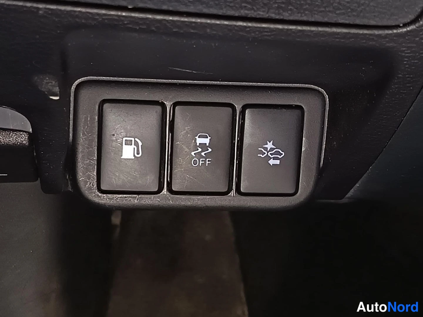 Harmaa Toyota Avensis 2016, kuva 27