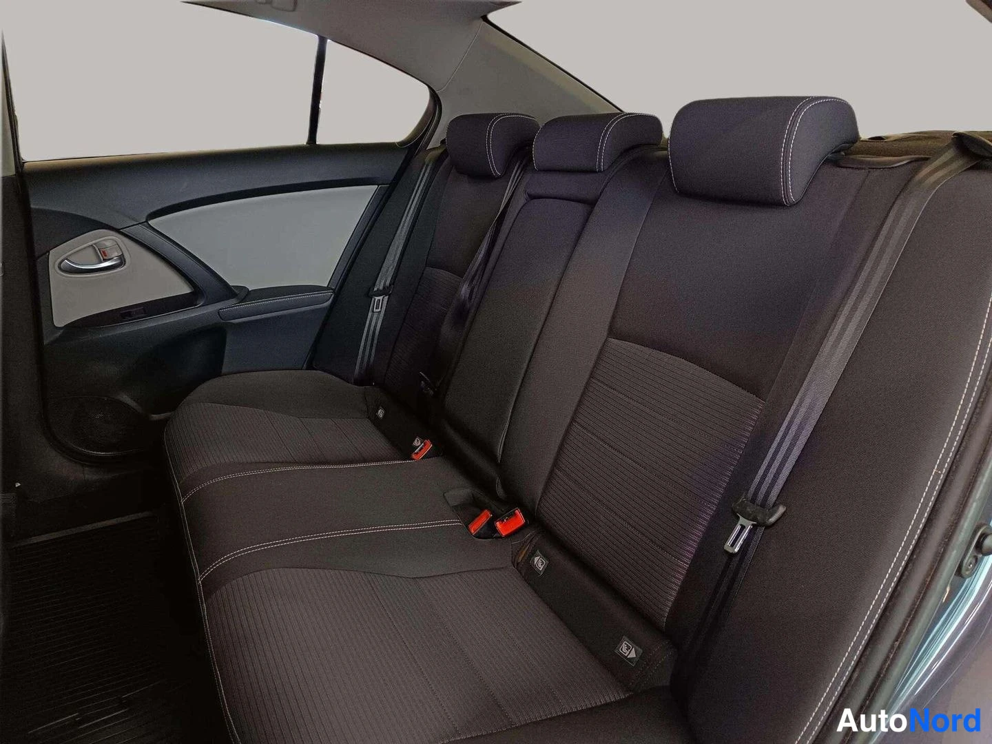 Harmaa Toyota Avensis 2016, kuva 29