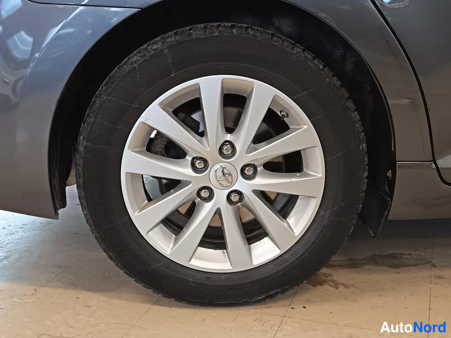 Harmaa Toyota Avensis 2016, yksityiskohta, kuva 20
