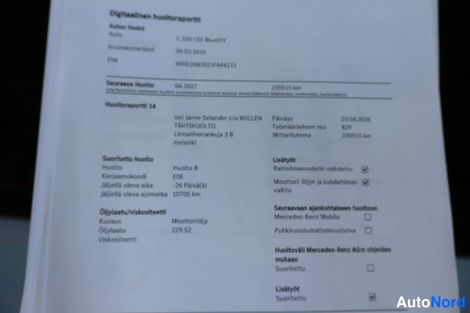 Yksityiskohta: Digitalisen huoltoraportin sivu, jossa huoltoraportti 14 tiedot: huolto B, mittarilukema 230515 km, tehty 23.04.2026.