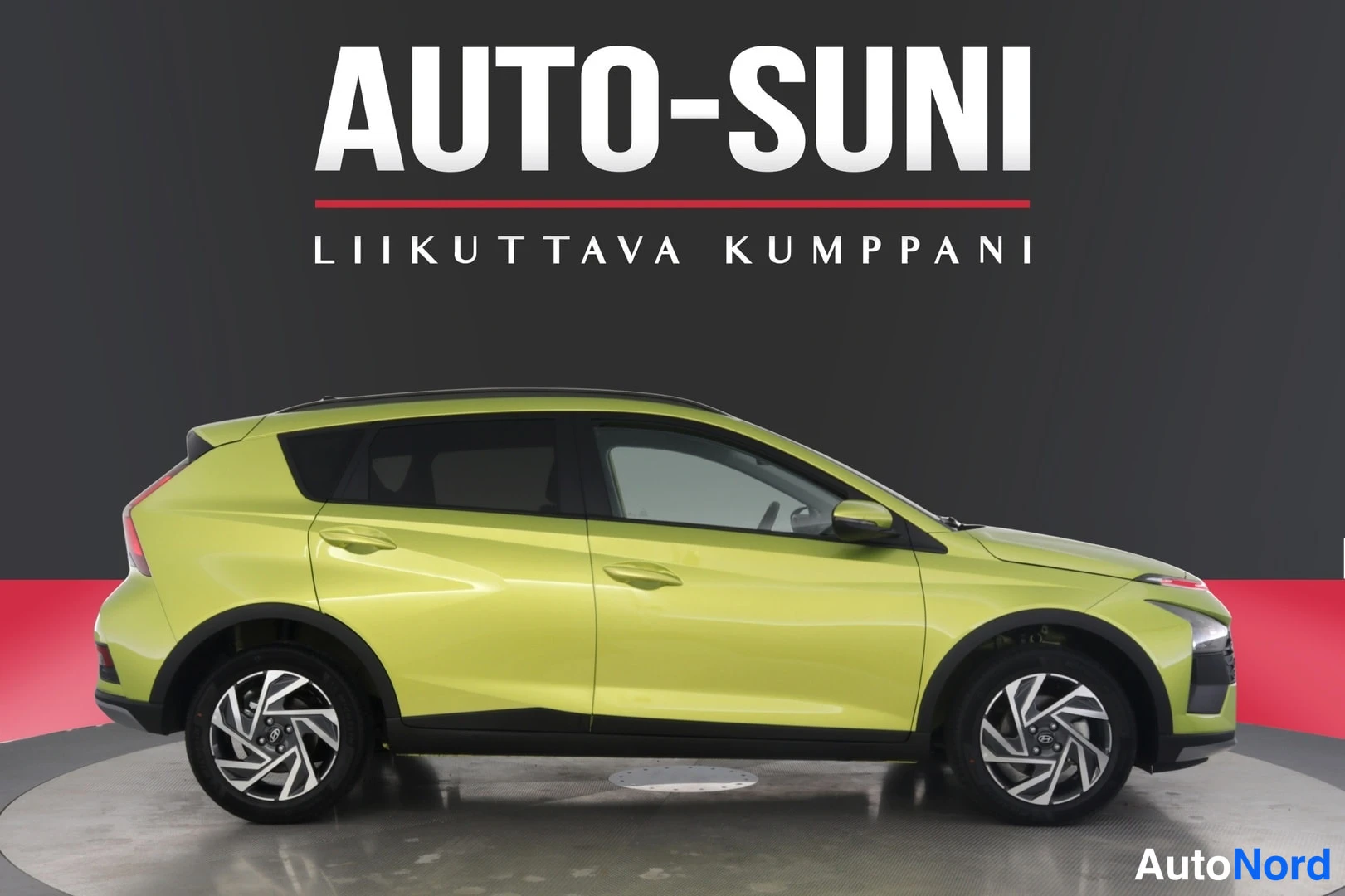 Sivulta: Side profile of a lime green two-door hatchback showing both alloy wheels, black wheel arch cladding and body-colored door handles.