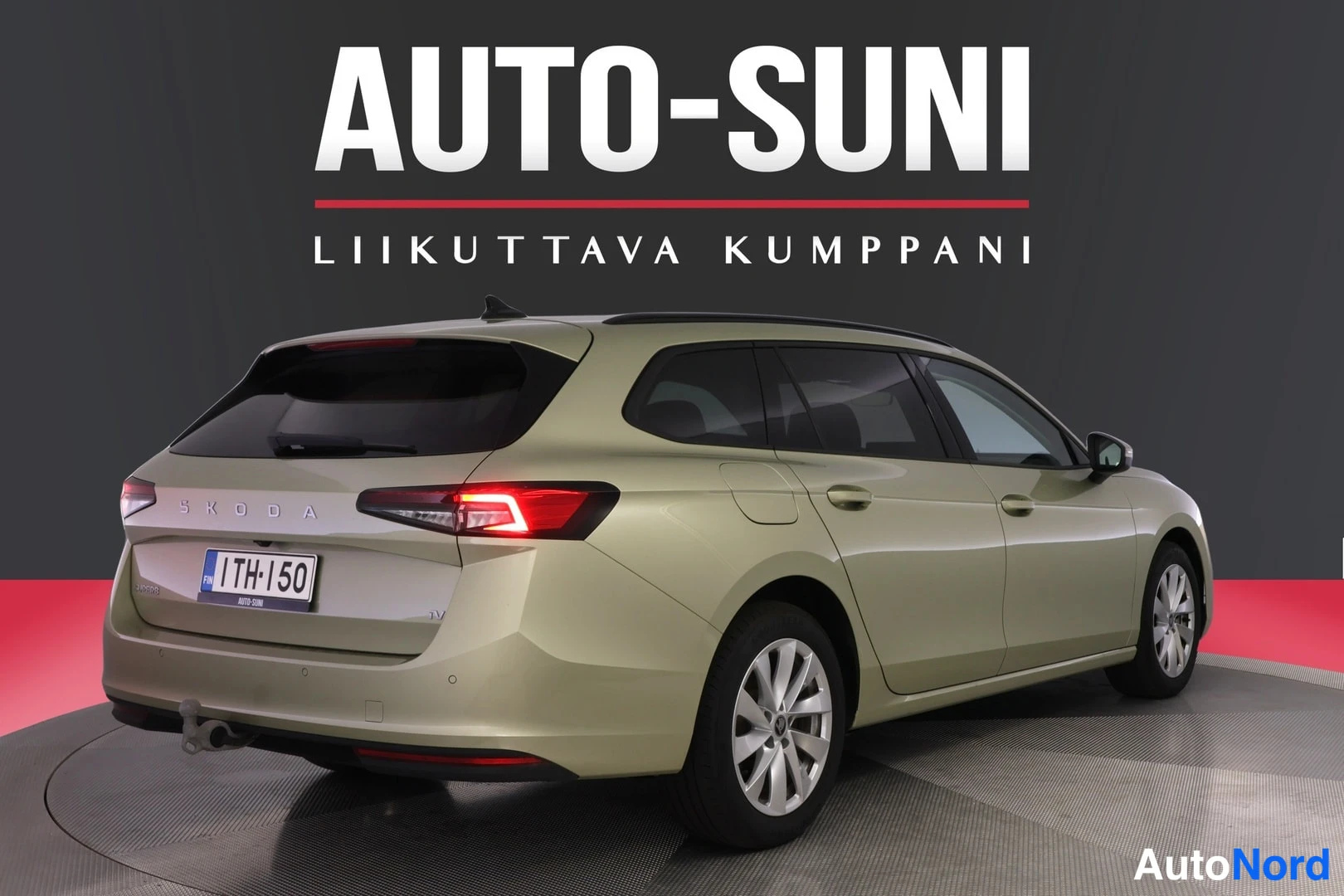 Takaviisto: Takaviisto, jossa näkyy takapinnat ja oikea kyljys.