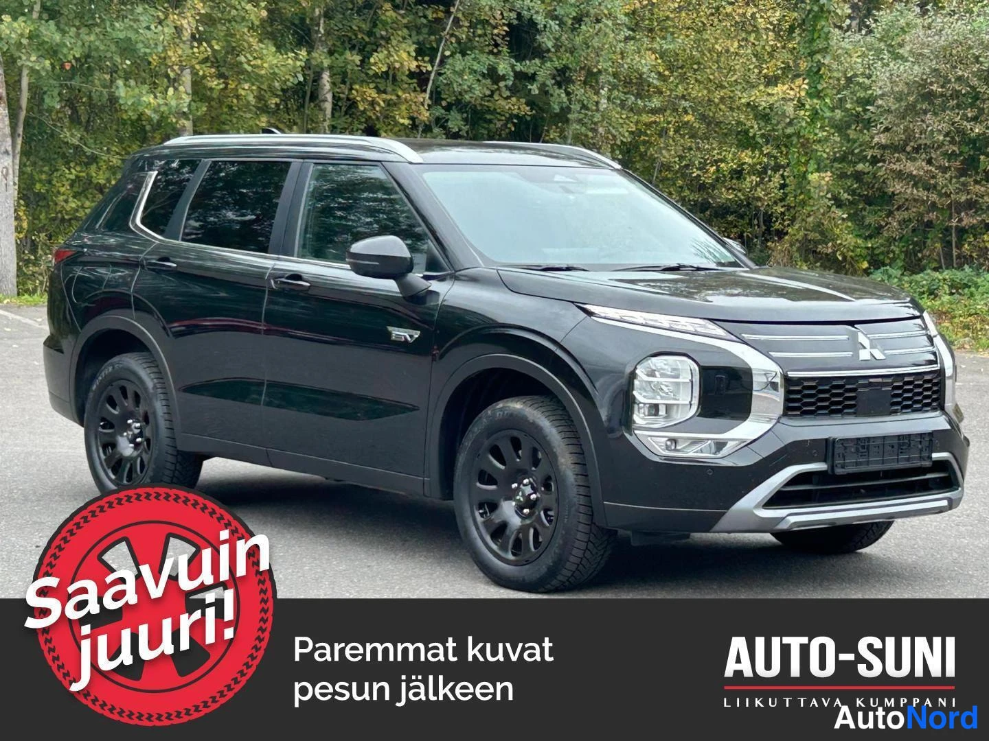 Musta Mitsubishi Outlander 2026, etuviisto, keula oikealle, kuva 2