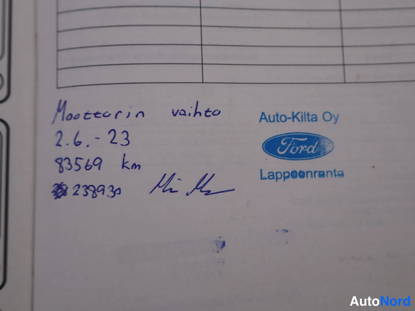 Asiakirja: Huoltokirjan sivu Auto-Kilta Oy / Ford Lappeenranta -leimalla, johon on käsin kirjoitettu 'Moottorin vaihto 2.6.-23 83569 km'.