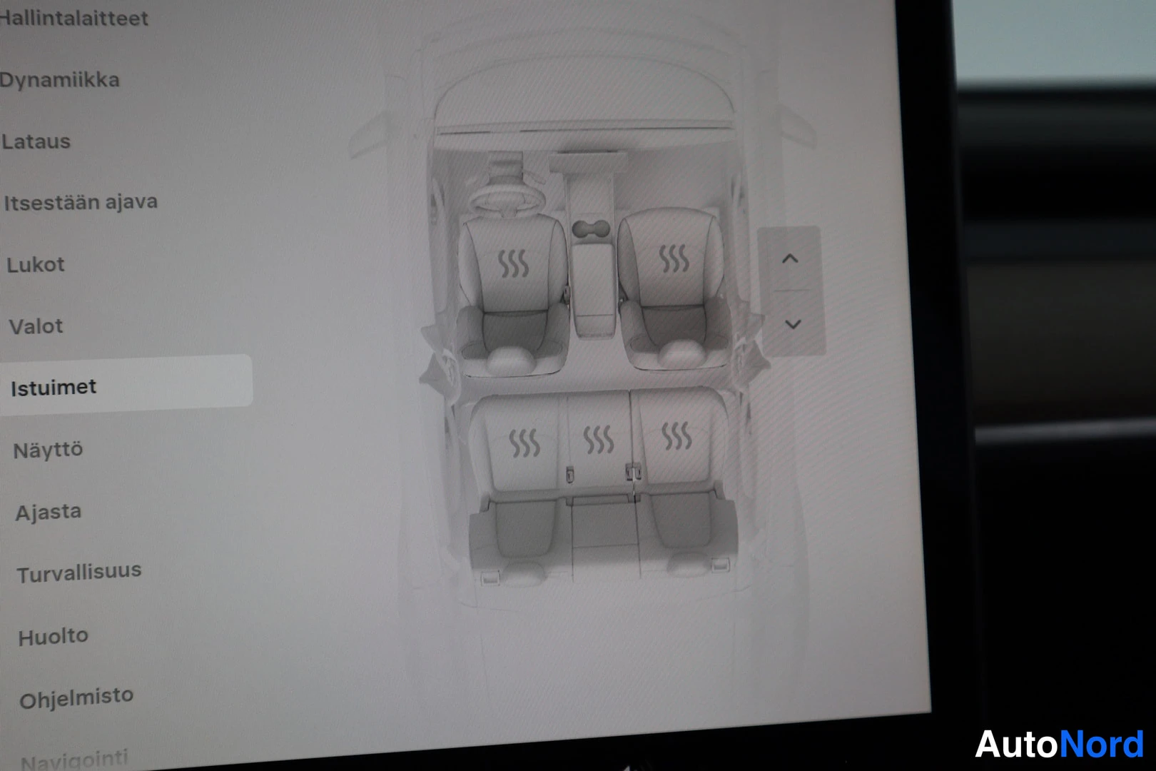 Musta Tesla Model Y 2025, ulkokuva 13 – Lappeenranta