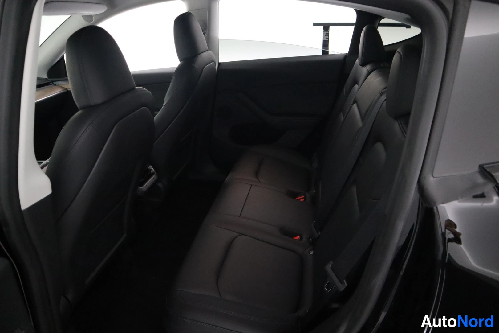 Musta Tesla Model Y 2025, ulkokuva 17 – Lappeenranta