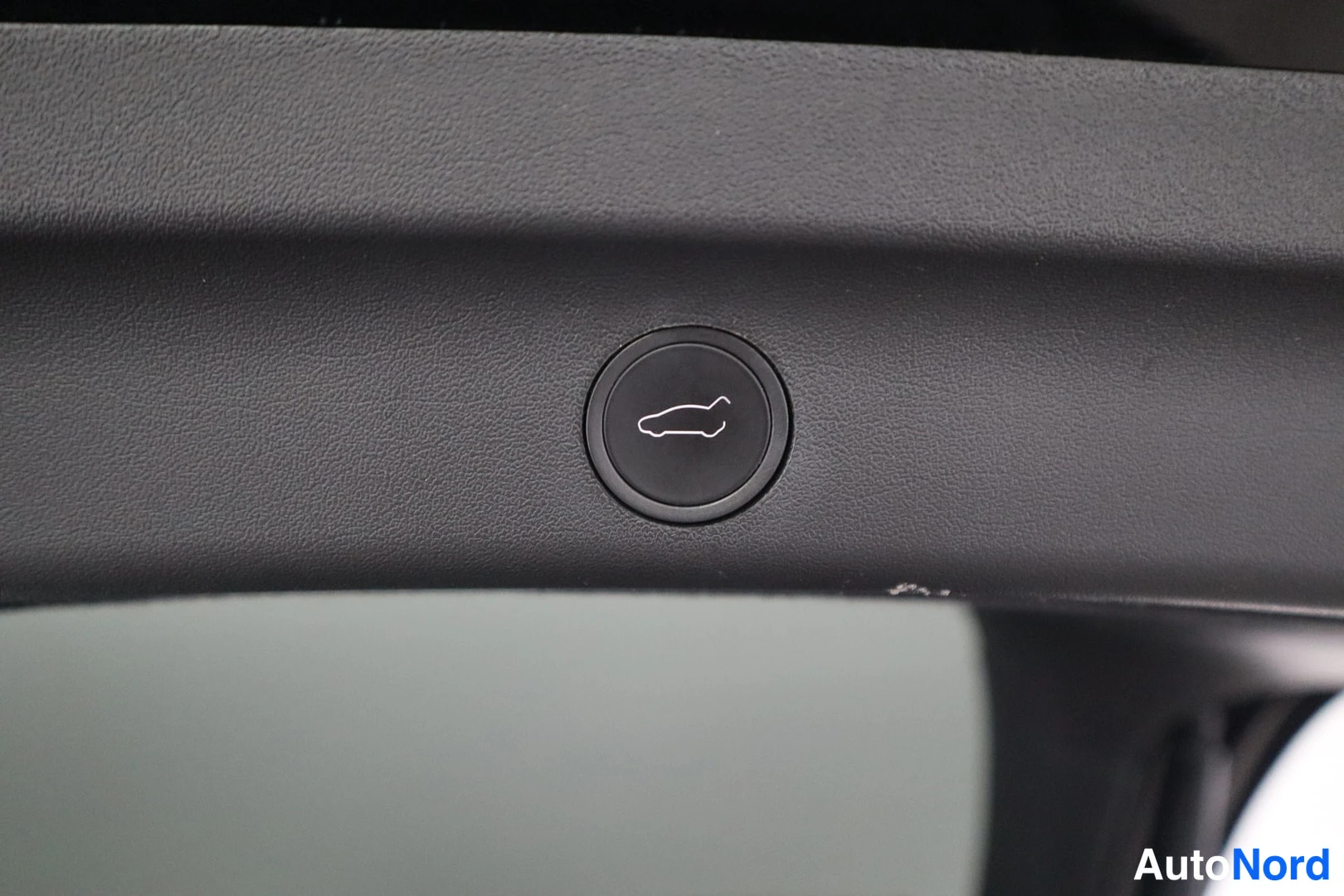 Musta Tesla Model Y 2025, ulkokuva 19 – Lappeenranta