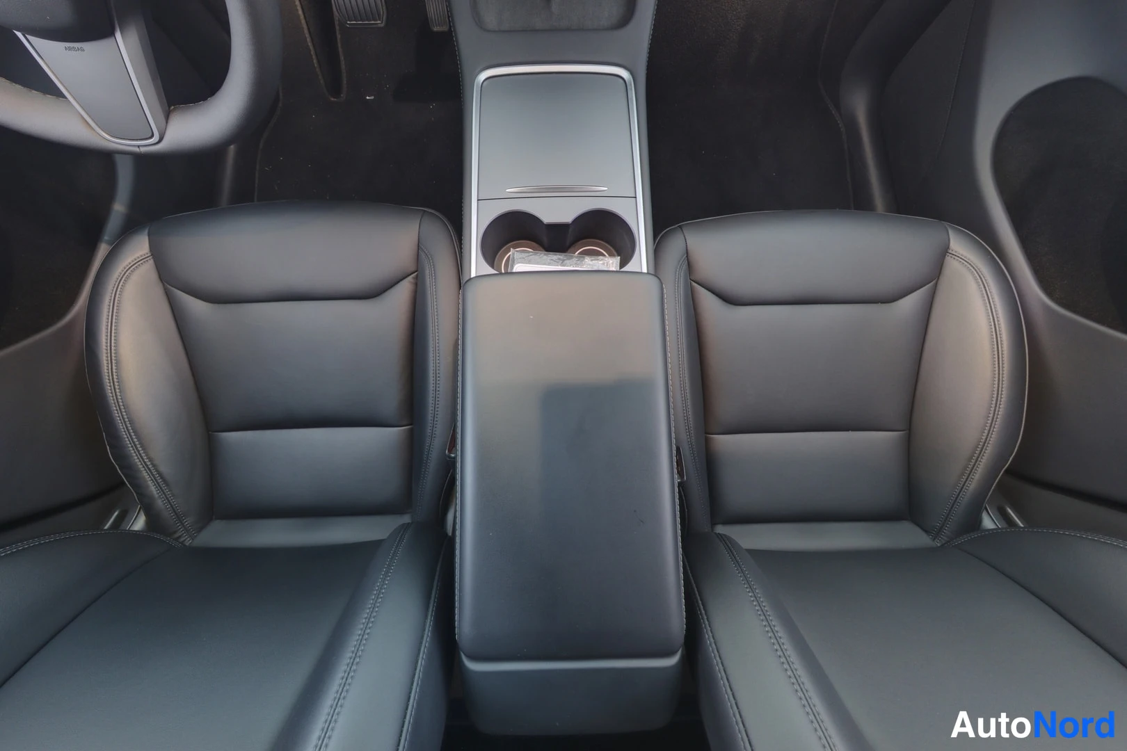Musta Tesla Model Y 2025, ulkokuva 9 – Lappeenranta