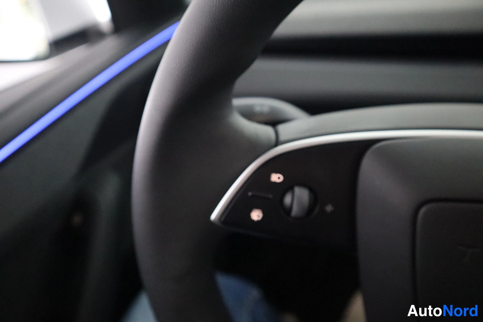 Valkoinen Tesla Model Y 2025, ulkokuva 14 – Lappeenranta