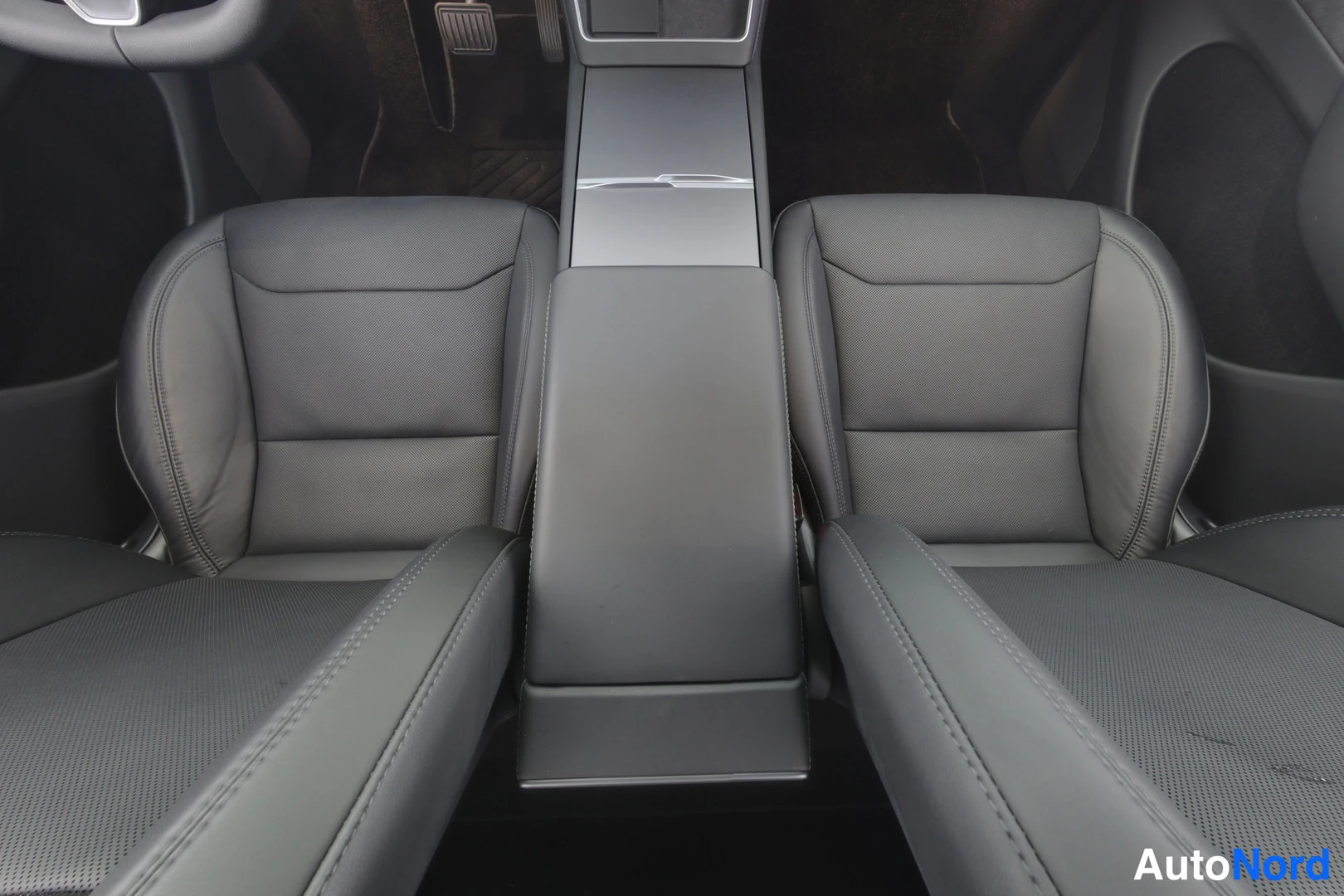 Valkoinen Tesla Model Y 2025, ulkokuva 9 – Lappeenranta