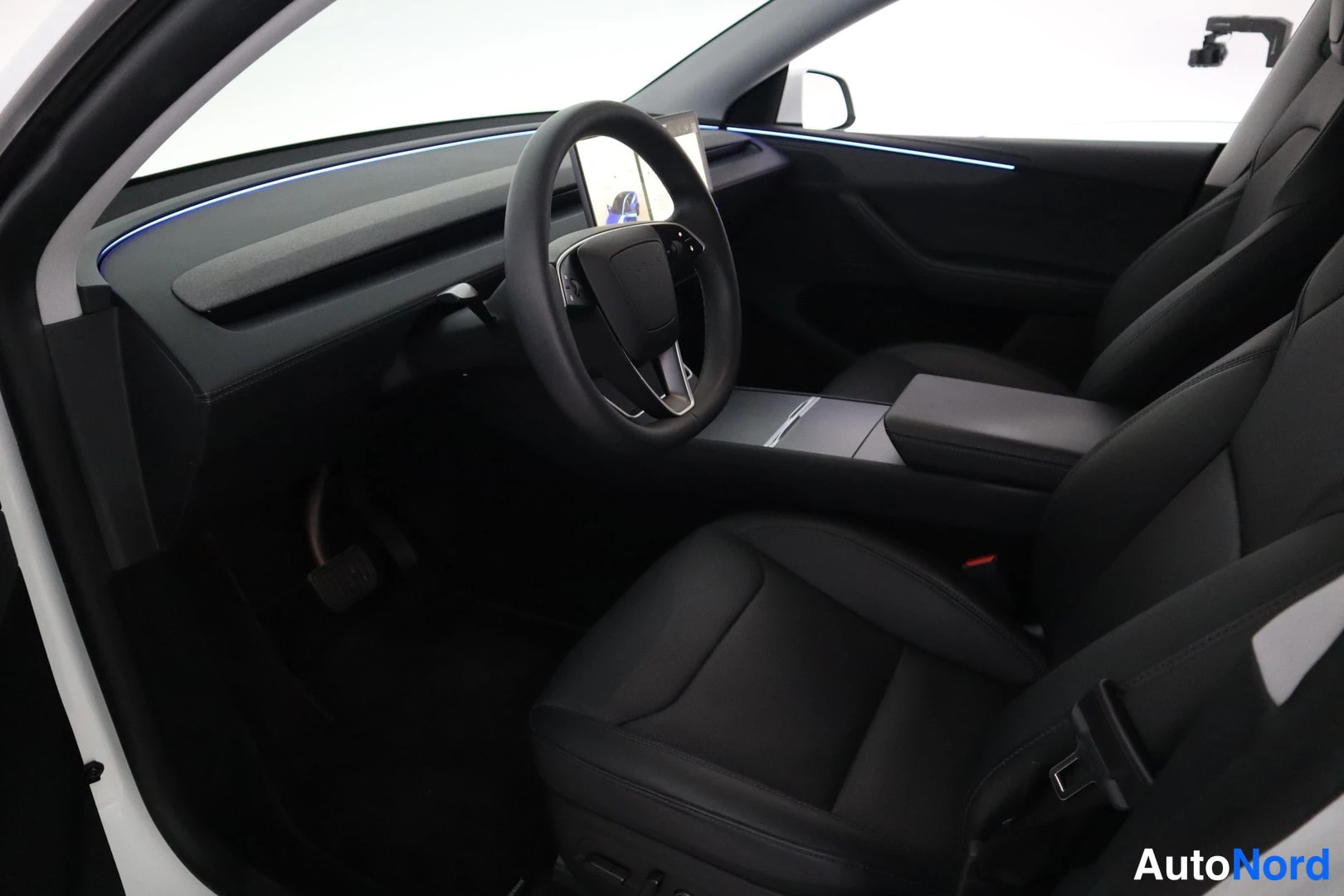 Valkoinen Tesla Model Y 2025, ulkokuva 10 – Lappeenranta