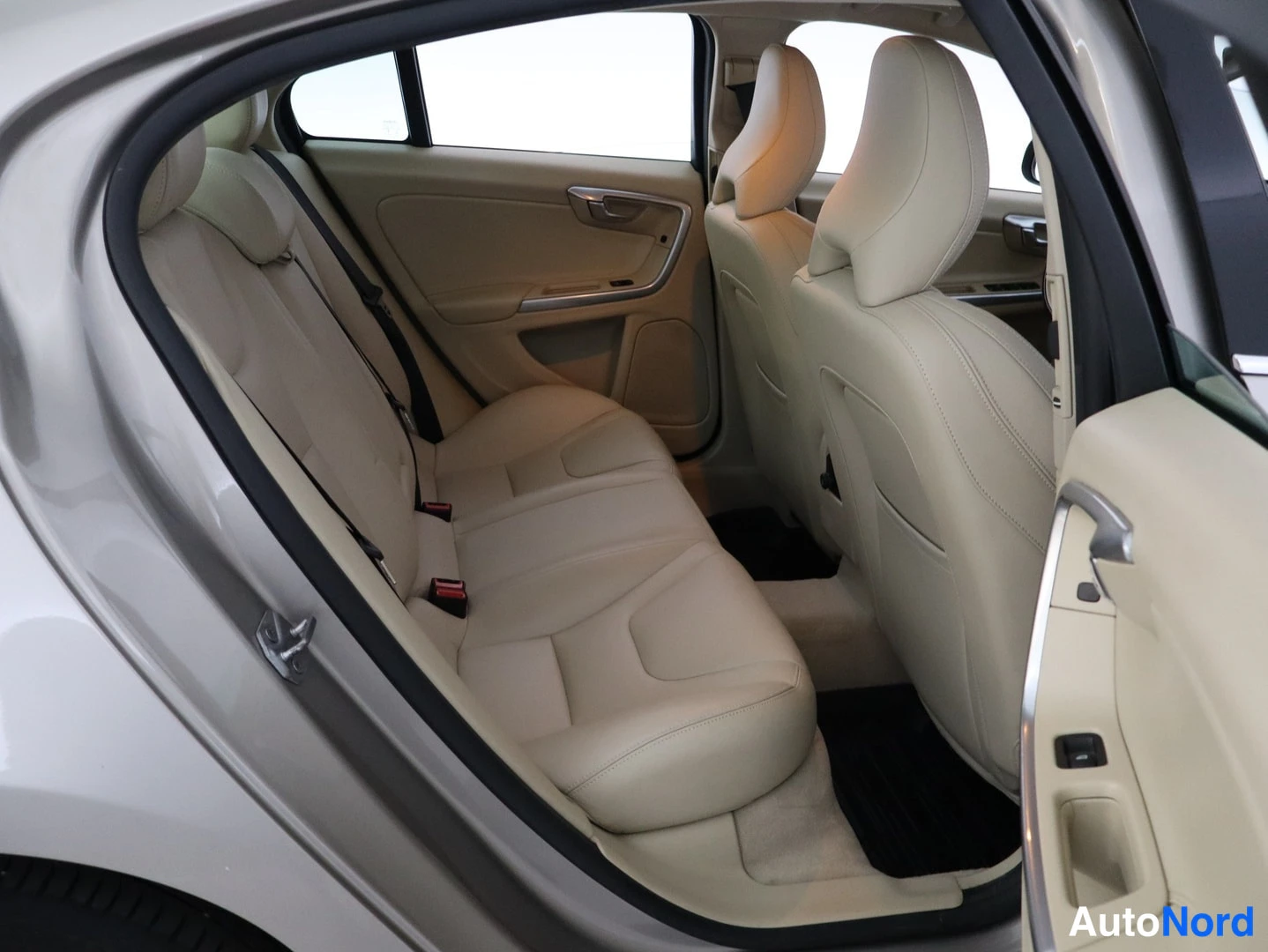 Harmaa Volvo S60 2015, kuva 24