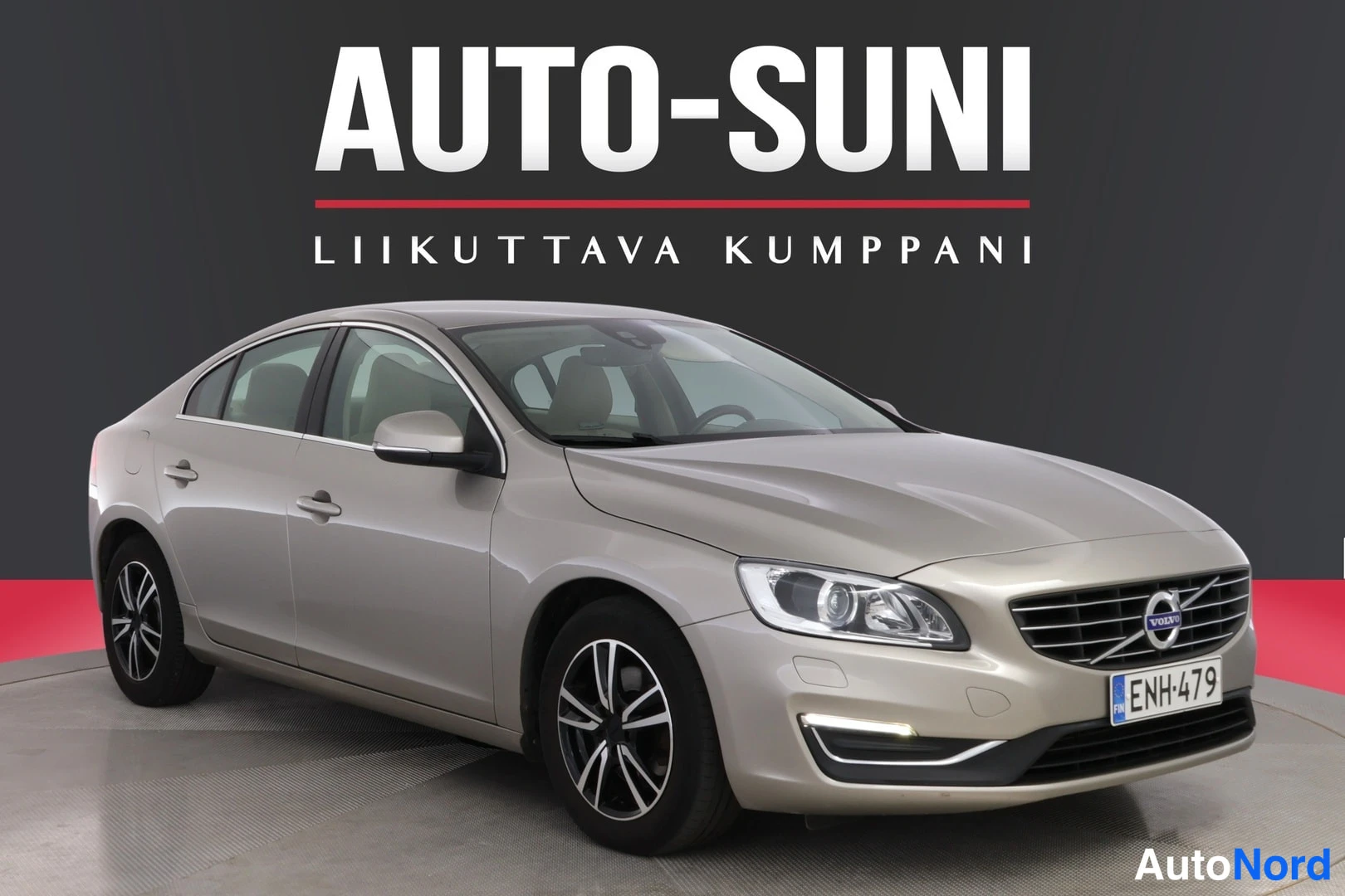 Harmaa Volvo S60 2015, etuviisto, keula oikealle, kuva 3