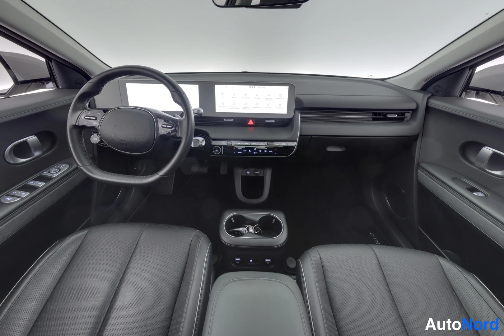 Etuviisto, nokka vasemmalle: Hyundai IONIQ 5 Premium 2022 | | Auto-Suni | Liikuttava kumppani | Premium | Automaatti | Elektrisch | Suomi | Occasion | Auto-Suni | Li
