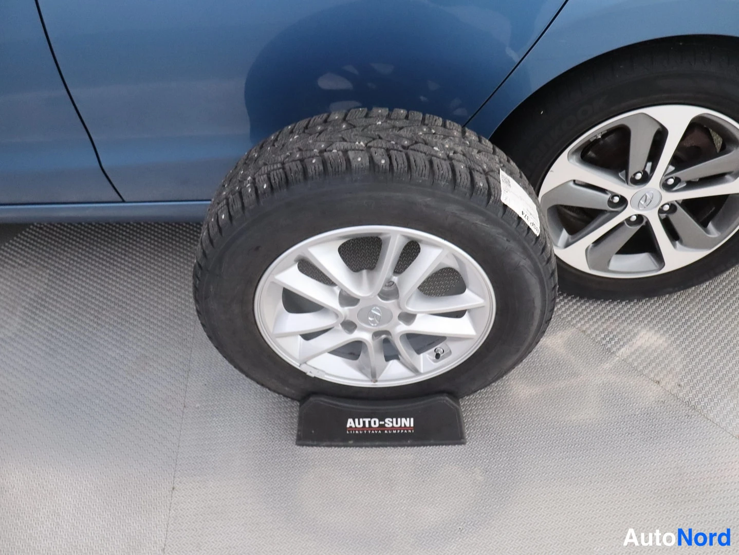 Sininen Hyundai i30 2016, sivulta, kuva 6