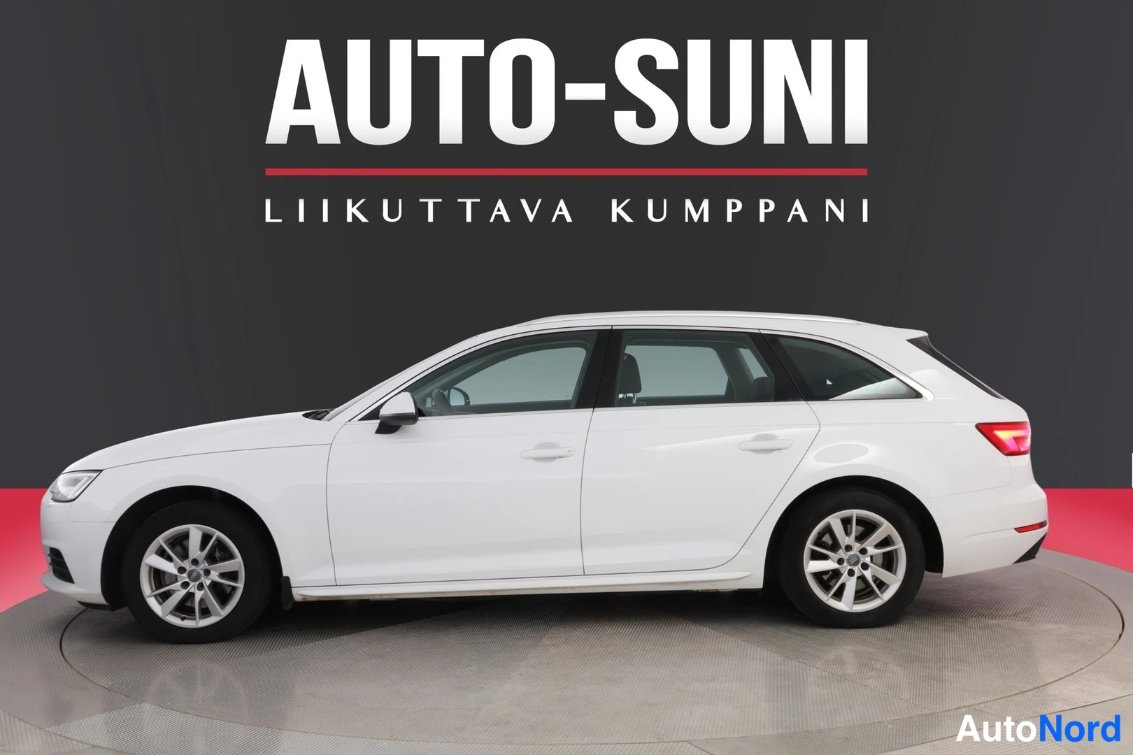 Valkoinen Audi A4 2016, sivulta, kuva 3