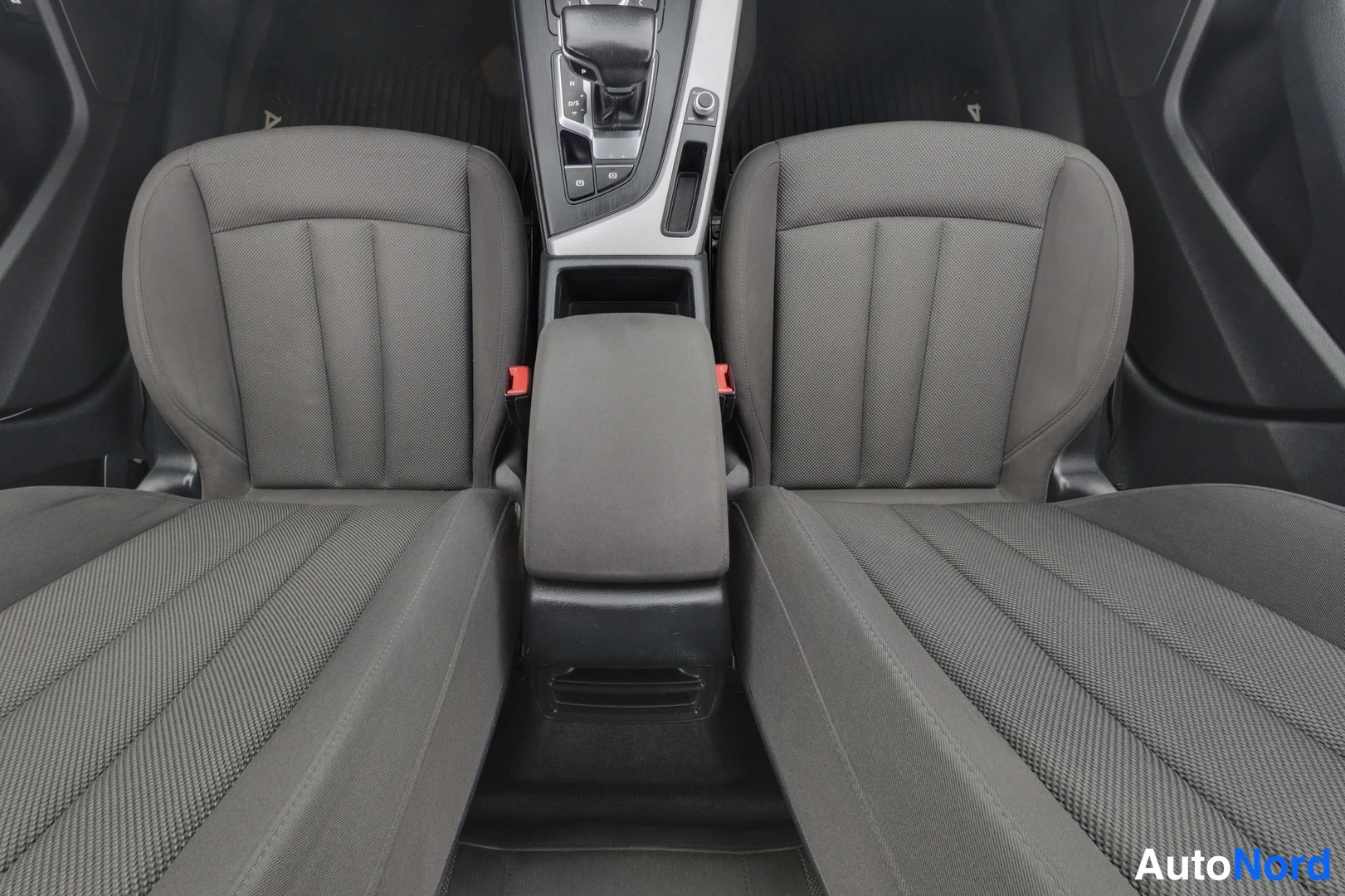 Valkoinen Audi A4 2016, kuva 9