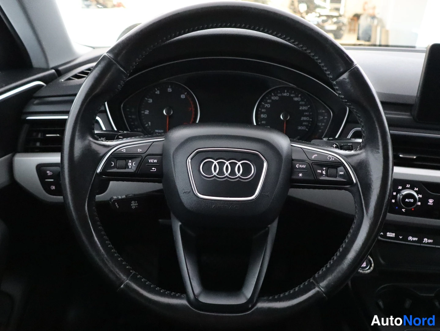 Valkoinen Audi A4 2016, kuva 11