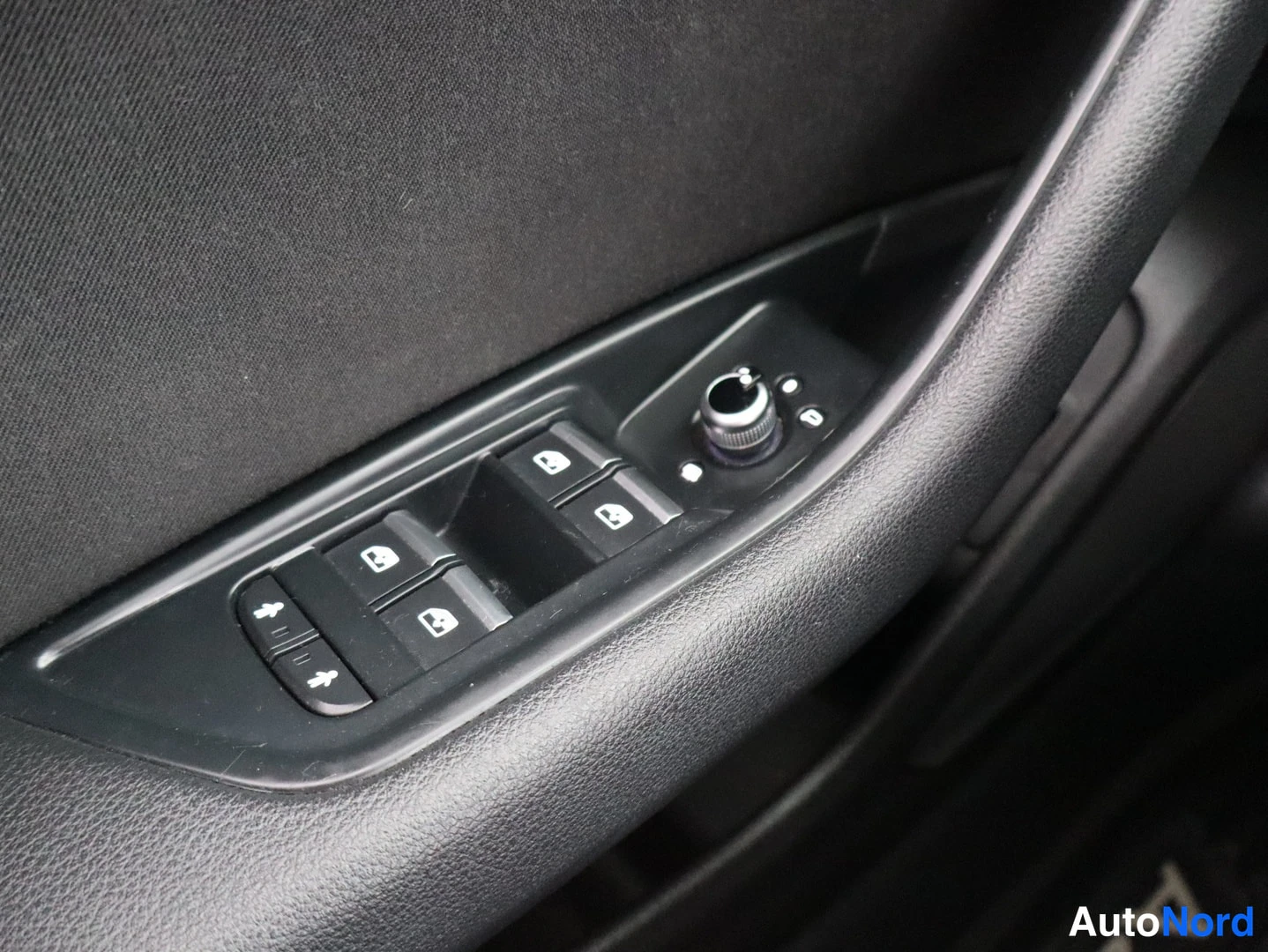 Valkoinen Audi A4 2016, kuva 21