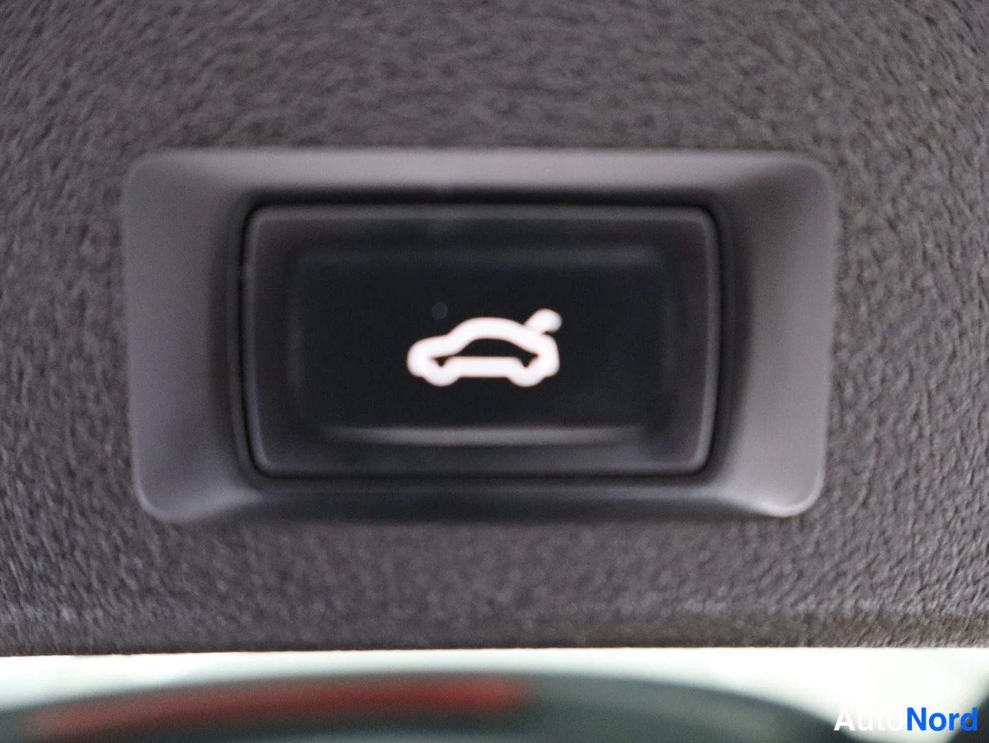 Valkoinen Audi A4 2016, kuva 27