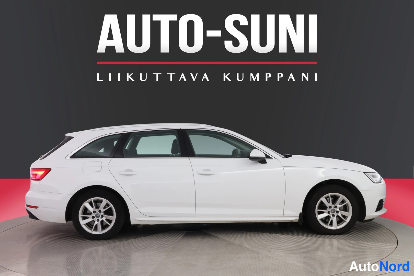 Valkoinen Audi A4 2016, sivulta, kuva 4