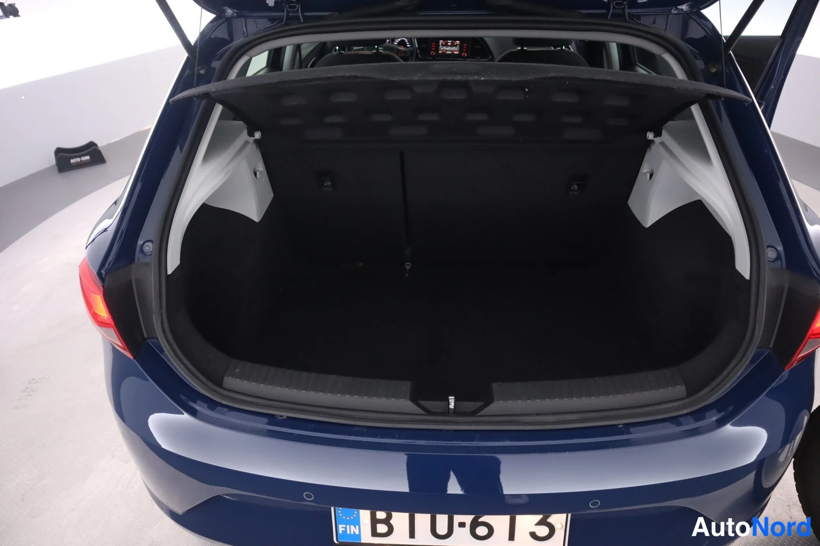 Sininen Seat Leon 2017, takaa, kuva 11
