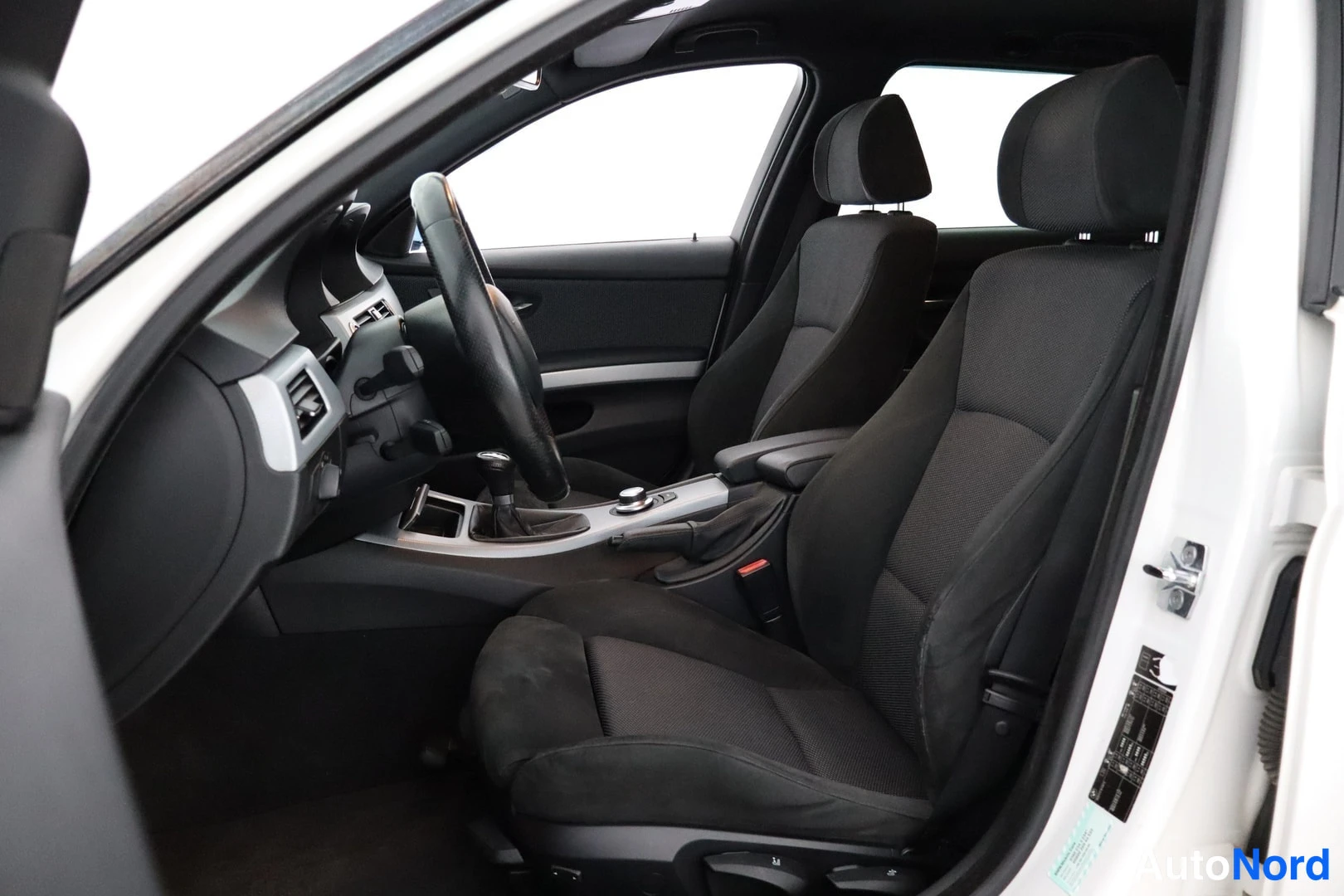 Valkoinen BMW 325d 2008, kuva 10